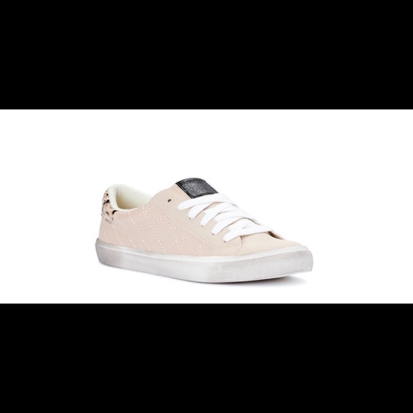 Scoop Women's Distressed Quilted Sneaker Size 6.5 - Picture 3 of 3